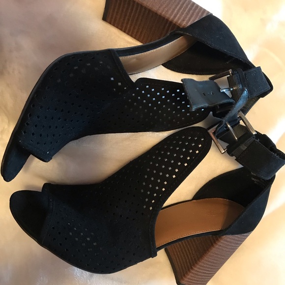 Universal Thread Shoes - Women’s sexy black wedge sandals size 11 New